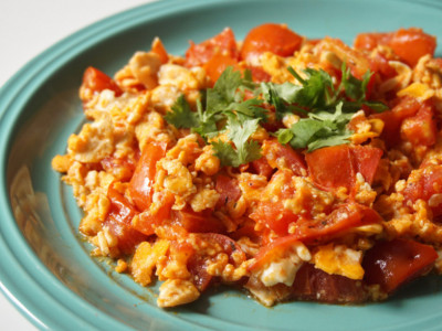 Napravite KAJGANU sa paradajzom: Brz i lagan doručak koji deca obožavaju