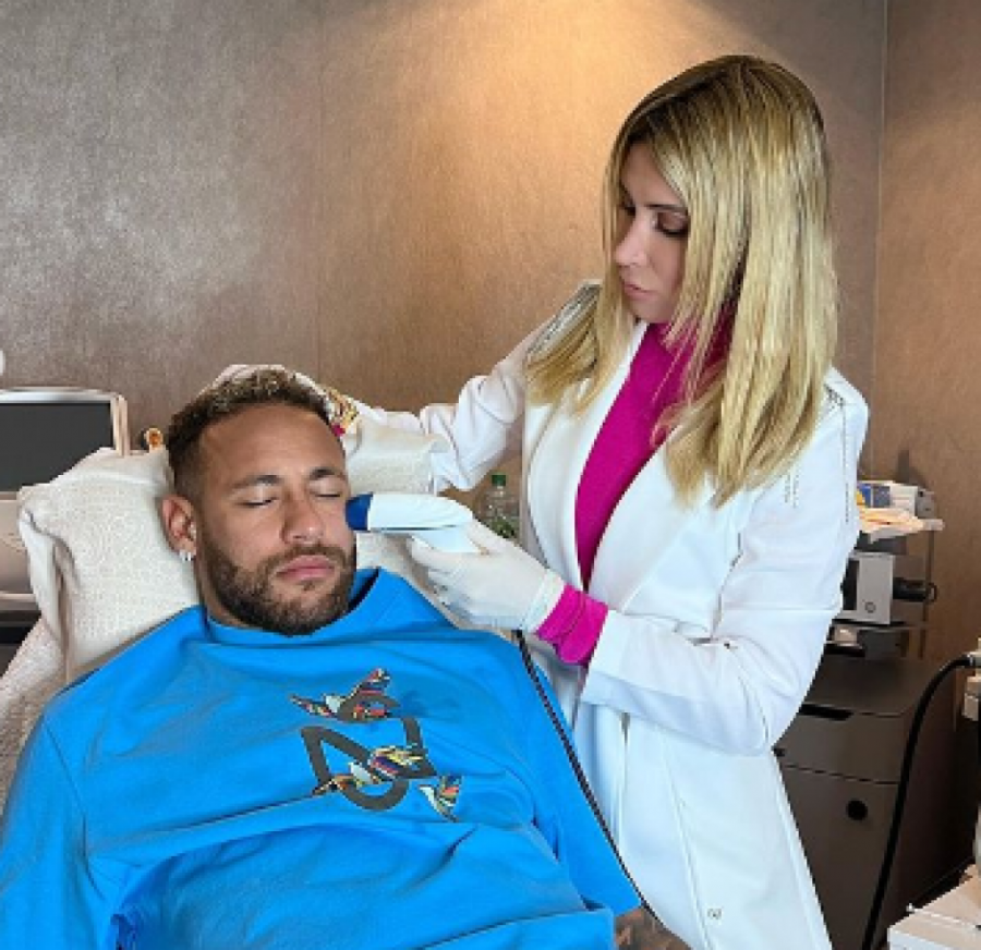 Dok svi FUDBALERI treniraju, on obilazi kozmetičke salone: Zvezda reprezentacije Brazila želi da blista na Svetskom prvenstvu u Kataru