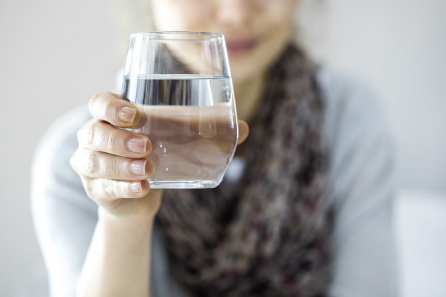 Nekoliko čaša TOPLE vode na PRAZAN želudac rešava brojne probleme, za početak rapidno UBRZAVA metabolizam!