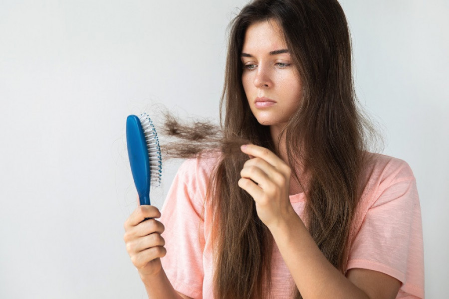 Dermatolozi objasnili zašto kosa više OPADA preko leta: Poručuju da postoji LEK