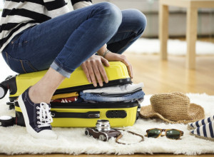 Idete na MORE, a ne može sve da vam STANE u kofer, pogledajte mali trik kako pilot slaže stvari