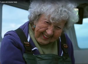 Ima 101 godinu i još uvek radi na RIBARSKOM brodu: Upoznajte Virdžiniju Oliver baku koja plovi Atlantskim okeanom