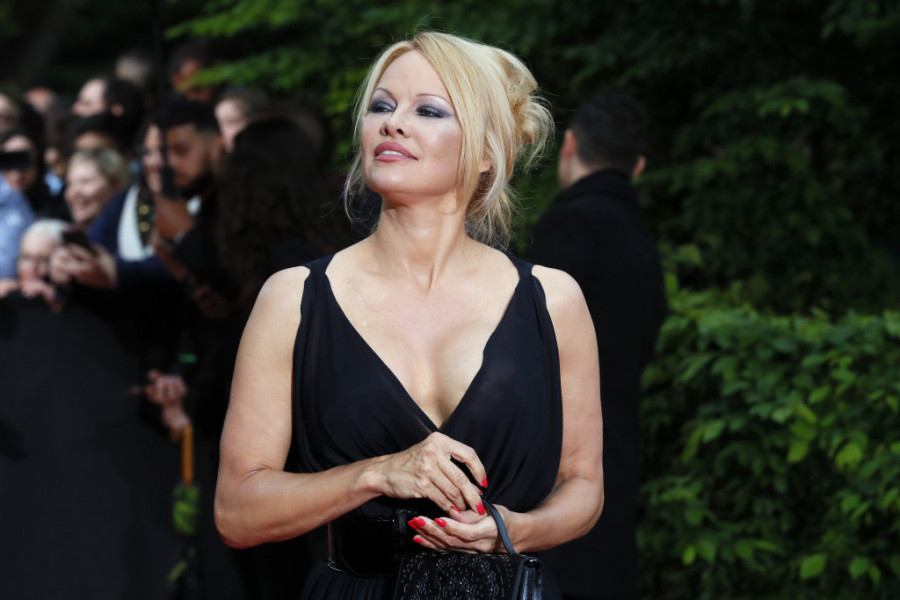 Pamela Anderson snimila DOKUMENTARAC: Izgleda potpuno DRUGAČIJE, nikada je ne biste prepoznali, od nje je samo GLAS ostao (VIDEO)