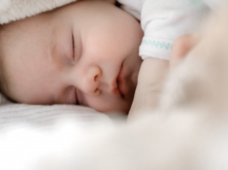 "Mora hitno da ode": Mama prodaje sedmomesečnog sina na Fejsbuku i svi smo zanemeli od šoka