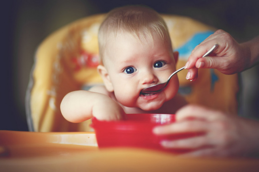 Dilema je rešena: Evo koliko često i koliko količinski treba da jede vaša beba