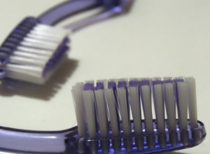 Godinama nas pogrešno UČE: Evo KOLIKO paste za zube treba da ide na četkicu i GDE tačno