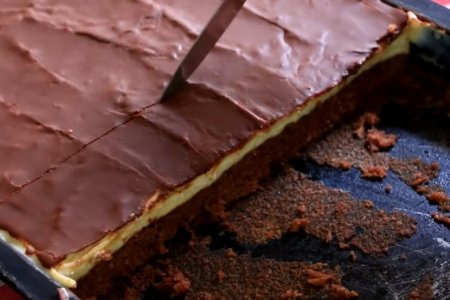 Savršen recept za LEDENE KOCKE: Kemast i sočan kolač koji nećete moći da prestanete da jedete