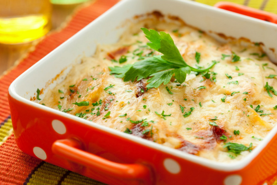 Gotovo BRZO, ukusno "prste da poližeš": Krompir iz rerne zapečen u SPECIJALNOM sosu je odlična ideja za današnji ručak!