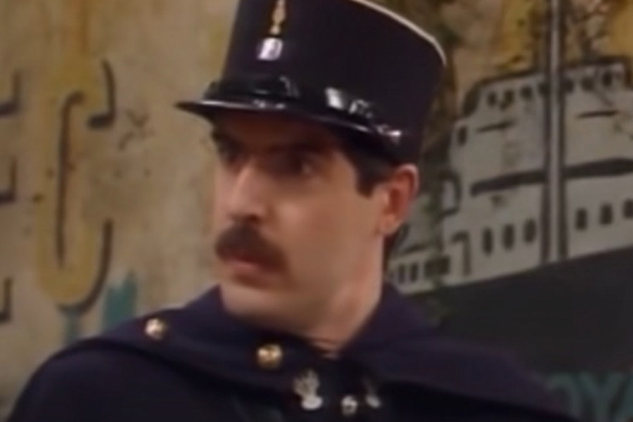 Da li se sećate URNEBESNOG francuskog policajca iz serije "Alo alo": Krebtri je ponovo postao HIT na Internetu, a evo kako mu "uniforma" stoji i posle 40 GODINA!