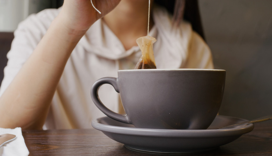 ZA MINUT spušta PRITISAK: Ovaj čaj je spas za holesterol, reguliše MASNOĆE U KRVI, a dovoljna vam je jedna VEĆA šolja!