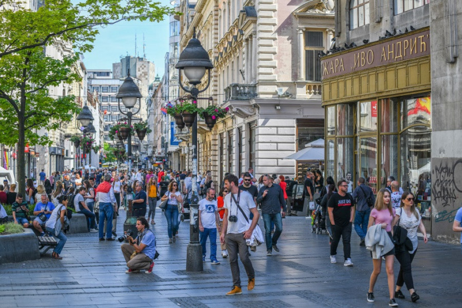 Mali Alek svako jutro nasmeje BEOGRAĐANE: Put do VRTIĆA je urnebesan, a njegova mama ima OBJAŠNJENJE za to