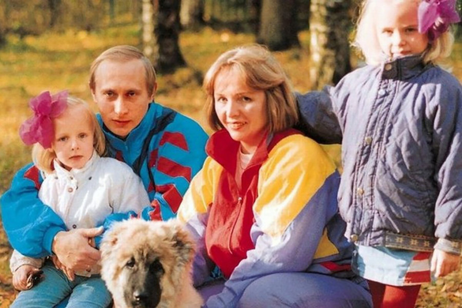 POHAĐALE ŠKOLU POD LAŽNIM IMENIMA Ovo su ćerke Vladimira Putina koje krije od očiju javnosti!