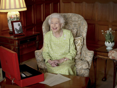 Ovo je OMILJENA TORTA kraljice Elizabete: Sadrži samo PET sastojaka i ne peče se
