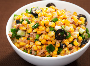Brza MIKS salata za početak dana: U ODMRZNUTI kukuruz dodajte OVE sastojke, za SEDAM minuta ćete osetiti SITOST
