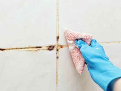 Genijalan trik za čišćenje fuga u kupatilu: Buđ nestaje za sat vremena