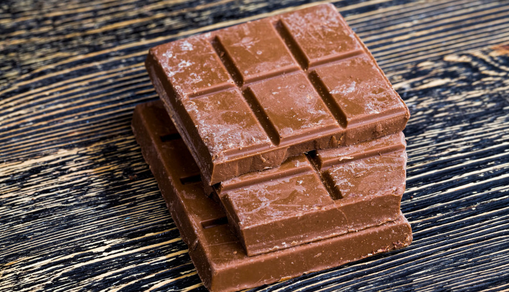 Šta god da radite, NE ČUVAJTE čokoladu na OVOM mestu: Postoji DOBAR razlog za to, stručnjaci OBJASNILI gde treba da je držimo