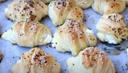 Pamuk KIFLICE sa puterom i sirom: Tradicionalni SRPSKI recept koji se prenosi GENERACIJAMA