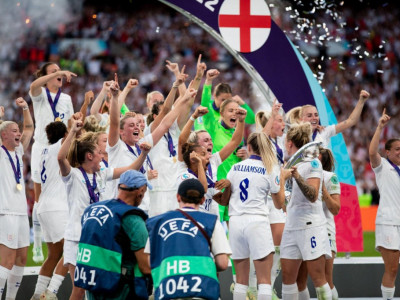Fudbalerke Engleske su nove Evropske prvakinje: Igračica LAVICA je postala HIT na društvenim mrežama zbog jednog sočnog DETALJA