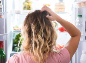 Očistite DUBINSKI frižider i otarasite se neprijatnog  mirisa u frižideru: Ova SMESA košta manje od 200 dinara, a problem rešava za čas