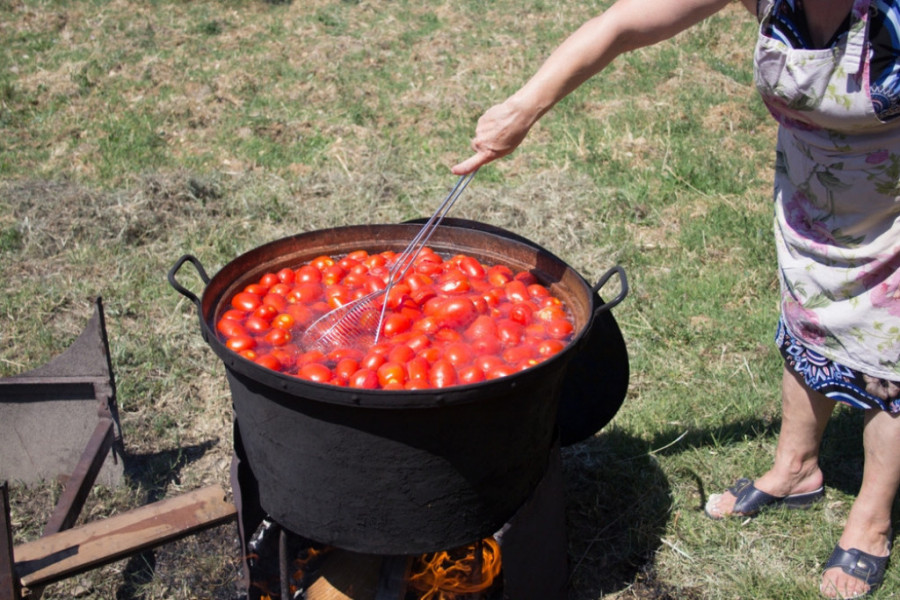Kuvani paradajz (RECEPT): Spremite sok na starinski način, bez dodatog konzervansa