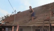 "Raskućila ih!": Snimak koji je obišao SRBIJU, kuma baca CREP u transu, mlada u UŽASU, a ostali u neverici