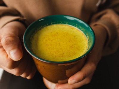 U mleko dodajte KAŠIKU kuhinjskog začina i dobićete "zlatno mleko": Indijski NAPITAK perfektno čisti organizam