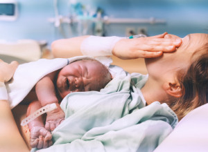 Pre porođaja je pojela KIFLICE i za malo da joj ODUZMU dete: Sada ona upozorava druge porodilje da ne naprave istu GREŠKU