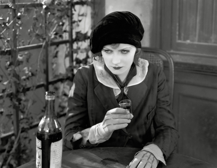 Tajanstveni život HOLIVUDSKE glumice: Greta Garbo je večita misterija, niko nikad nije znao gde ŽIVI, nije volela LJUDE i bila je velika ŠKRTICA