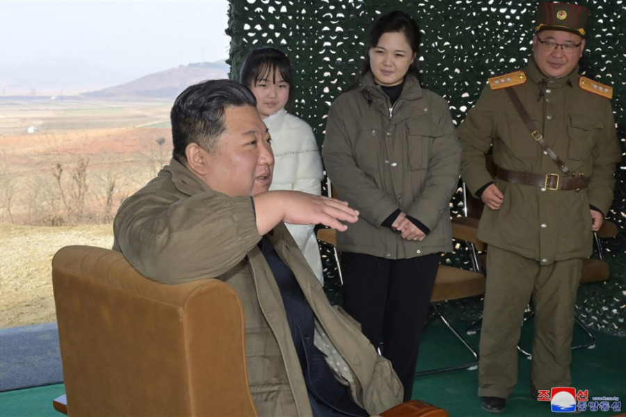 Kim Džong Un PRVI PUT u javnosti sa ĆERKOM: Devojčica vodi neobičan život, dok drugo DVOJE DECE niko nikad nije video