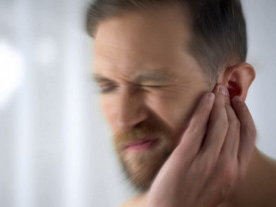 Začepljene uši i ZUJANJE ne slute na dobro: Naizgled bezazleni SIMPTOMI su ALARM za ono NAJGORE