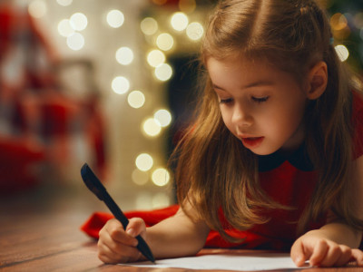 Kada pročitate PISMO devojčice Deda Mrazu, sigurno ćete zaplakati: Zbog DVE stavke je njena majka odlučila da ga podeli sa svetom
