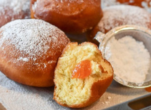 Pekari u testo za krofne uvek dodaju 1 magični sastojak: Od njega budu vazdušaste i mekane, a ne upiju ni malo ulja