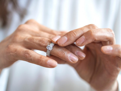 "Verio me je ružnim i jeftinim prstenom": Kada je devojci otkrio svoj pakleni plan, njihova veza je pala u zaborav