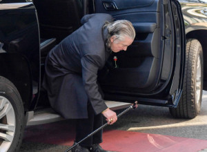 Bogatstvo ga je PROMENILO a bolest UNIŠTILA: Bio broj JEDAN na naslovnim stranama, bled i propao, umire u teškim bolovima