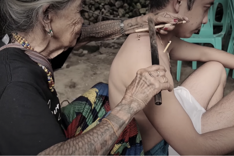 Ima 106 godina i dalje TETOVIRA ljude: Baka sa FILIPINA osvojila svet, ona je NAJSTARIJI majstor tetovaža