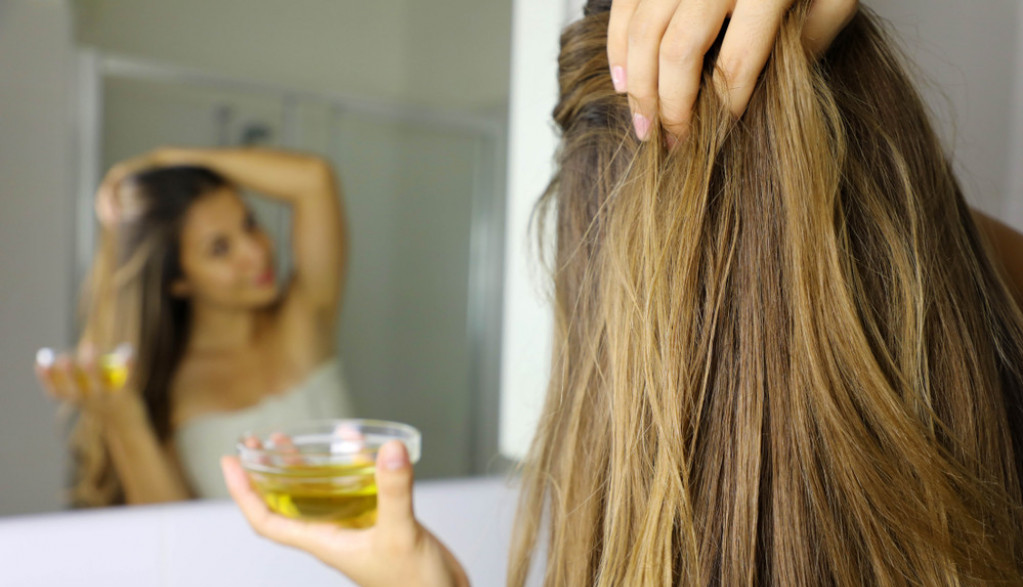 Piling za masnu kosu: Potpuno prirodantretman koji produžava razmak između pranja!