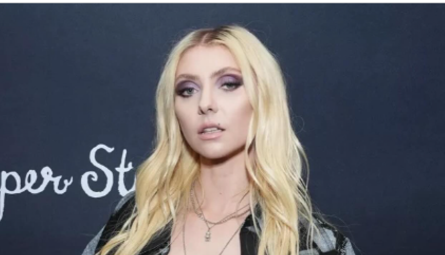 Tejlor Momsen