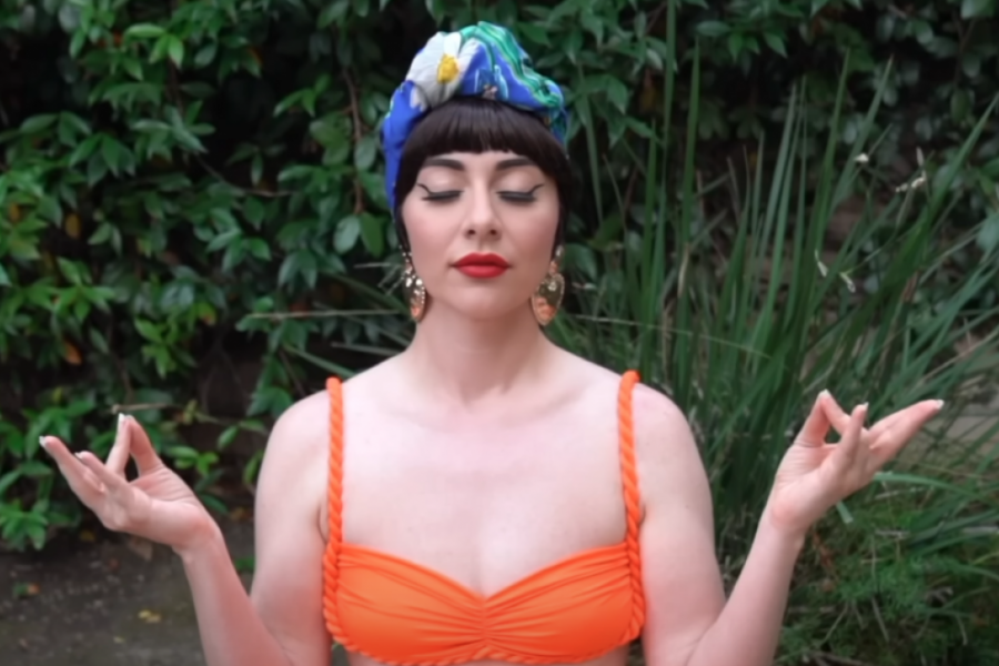 Printscreen/Youtube/Qveen Herby