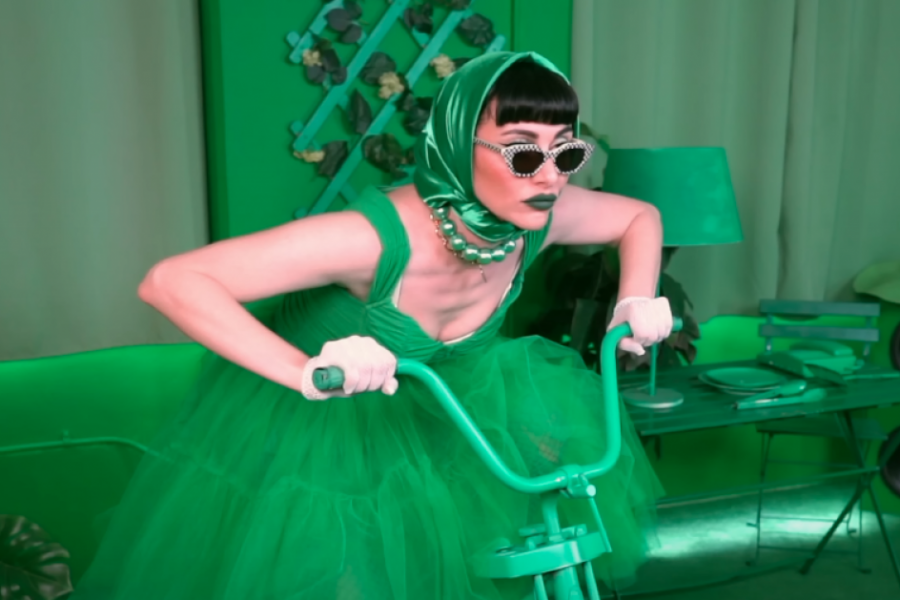 Printscreen/Youtube/Qveen Herby