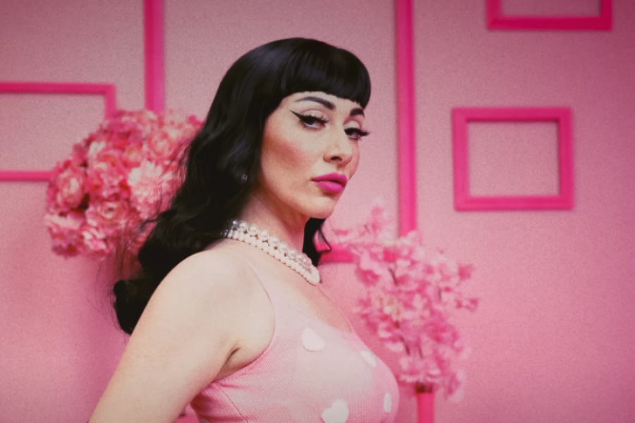 Printscreen/Youtube/Qveen Herby