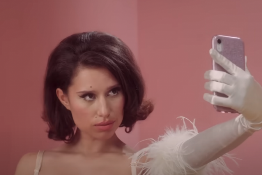 Printscreen/Youtube/RAYE