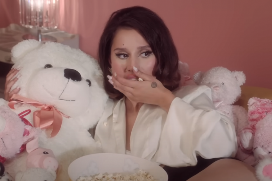 Printscreen/Youtube/RAYE