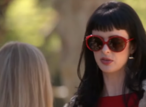 Printscreen/Youtube/donttrustthebitchinapt23