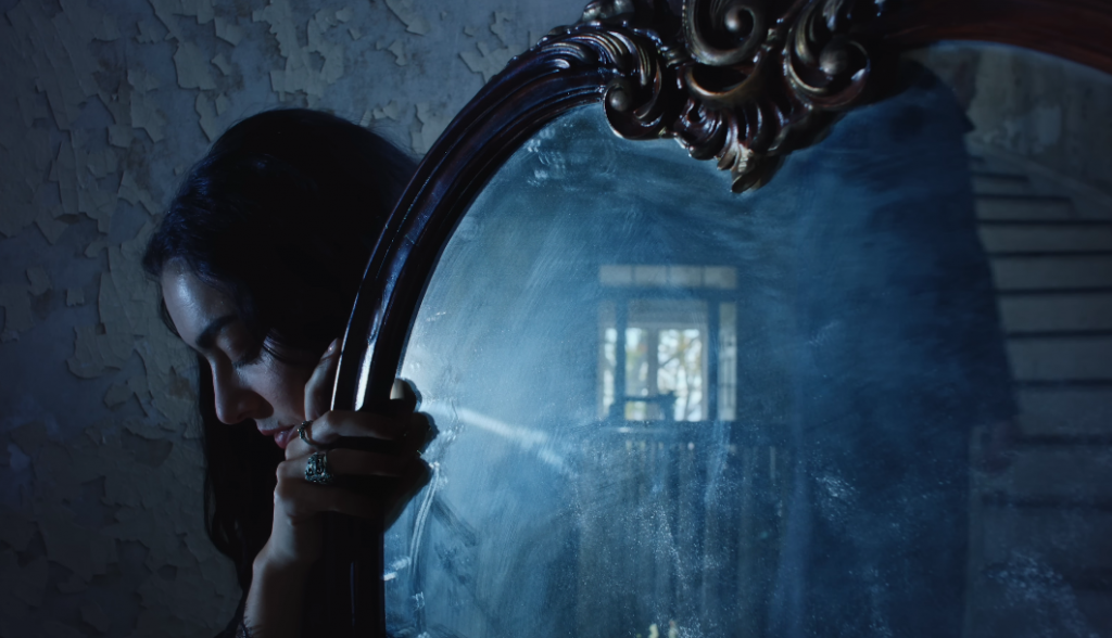 Printscreen/Youtube/Charli xcx