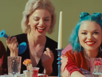 Printscreen/Youtube/Hey Violet