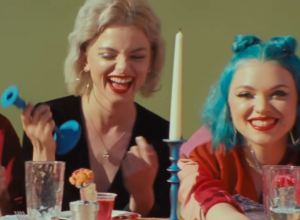 Printscreen/Youtube/Hey Violet