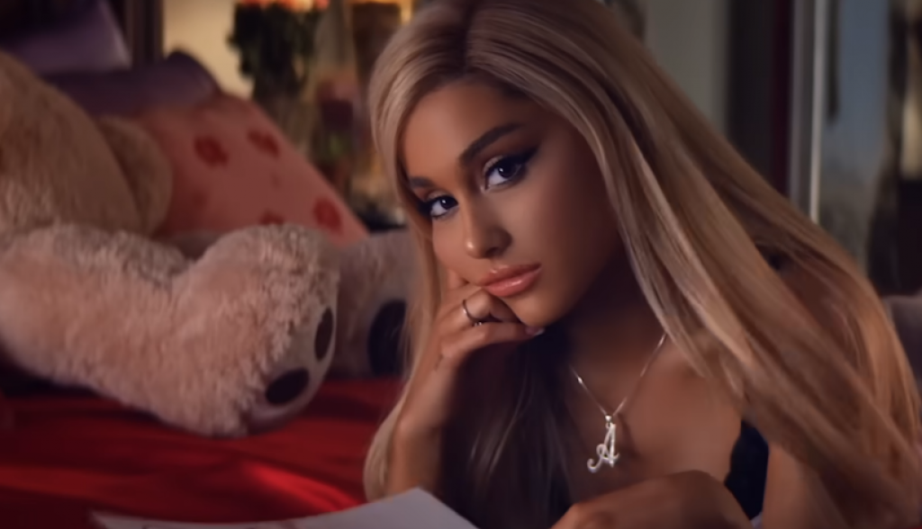 Printscreen/Youtube/Ariana Grande