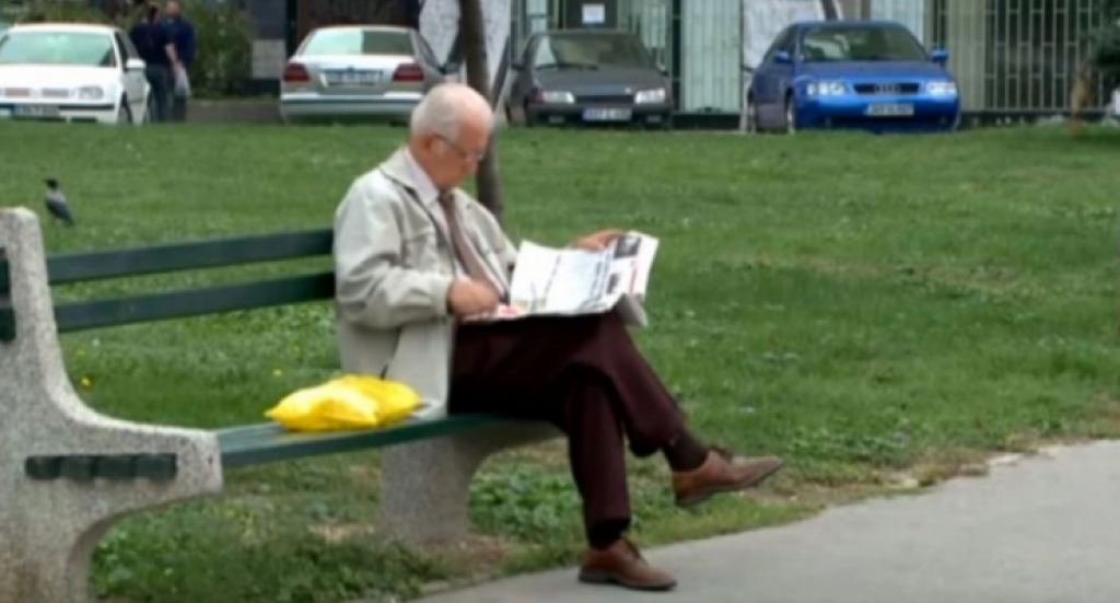 PENZIONER STAVIO OGLAS NA BANDERU Nakon ovih reči jednog muškarca desila se potpuno neočekivana stvar!