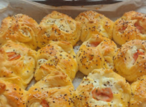 Domaće mini PICE: Specifične, hrskave, izdašne, ni u jednoj pekari ne mogu da se kupe!