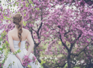 "Da li da se smejem ili plačem": Naručila je VENČANICU IZ SNOVA preko interneta, a evo šta je DOBILA!